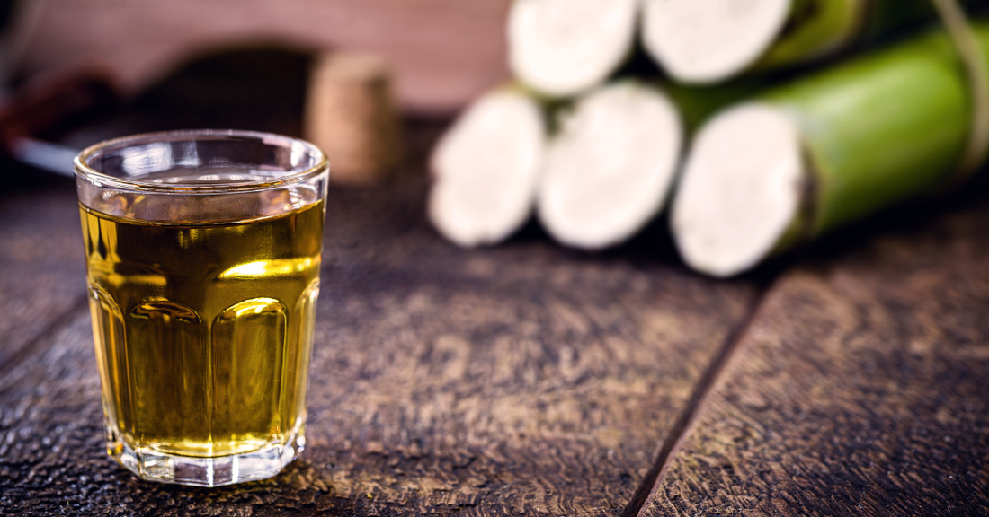 Qué es la cachaça: la guía del destilado brasileño