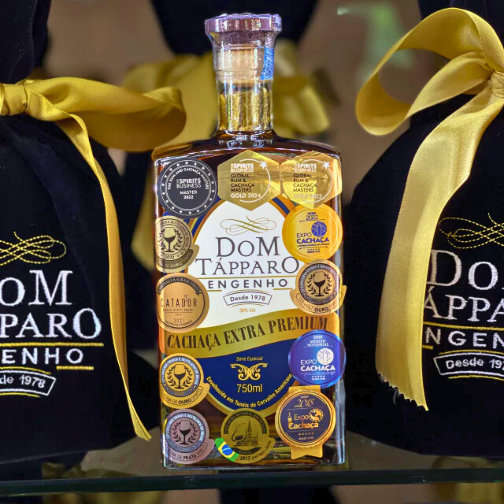 Cachaça Dom Tápparo Extra Premium 10 años en estuche de terciopelo