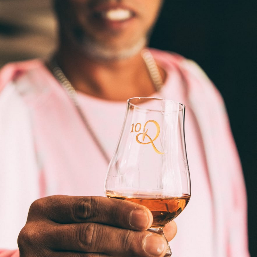 Botella de Cachaça Extra Premium Ronaldinho Gaúcho, edición limitada de Dom Tápparo – disponible en Nery Select